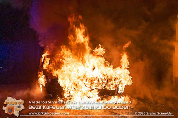 20160608 Kleintransporter in Vollbrand in Baden Weikersdorf Foto: © Stefan Schneider 20160608 Kleintransporter in Vollbrand in Baden Weikersdorf Foto: © Stefan Schneider