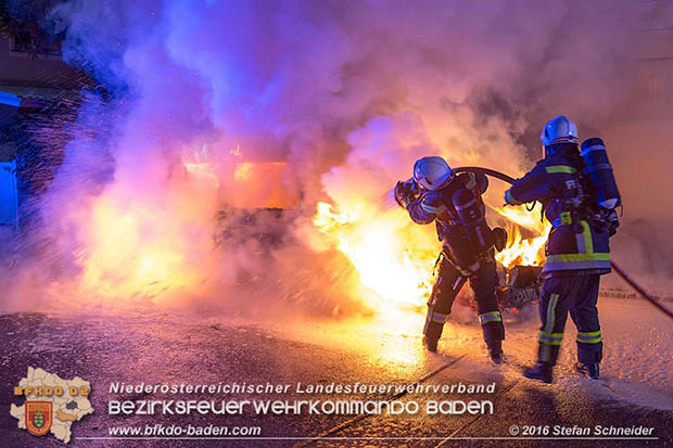 20160608 Kleintransporter in Vollbrand in Baden Weikersdorf Foto: © Stefan Schneider 20160608 Kleintransporter in Vollbrand in Baden Weikersdorf Foto: © Stefan Schneider