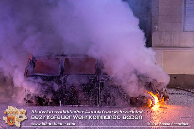 20160608 Kleintransporter in Vollbrand in Baden Weikersdorf Foto: © Stefan Schneider 20160608 Kleintransporter in Vollbrand in Baden Weikersdorf Foto: © Stefan Schneider
