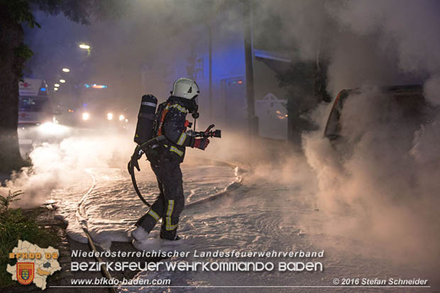 20160608 Kleintransporter in Vollbrand in Baden Weikersdorf Foto: © Stefan Schneider 20160608 Kleintransporter in Vollbrand in Baden Weikersdorf Foto: © Stefan Schneider