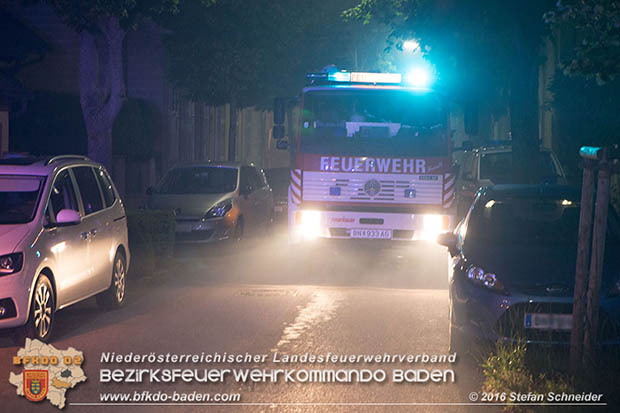 20160608 Kleintransporter in Vollbrand in Baden Weikersdorf Foto: © Stefan Schneider 20160608 Kleintransporter in Vollbrand in Baden Weikersdorf Foto: © Stefan Schneider