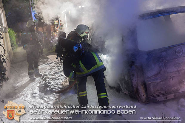 20160608 Kleintransporter in Vollbrand in Baden Weikersdorf Foto: © Stefan Schneider 20160608 Kleintransporter in Vollbrand in Baden Weikersdorf Foto: © Stefan Schneider