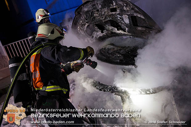 20160608 Kleintransporter in Vollbrand in Baden Weikersdorf Foto: © Stefan Schneider 20160608 Kleintransporter in Vollbrand in Baden Weikersdorf Foto: © Stefan Schneider
