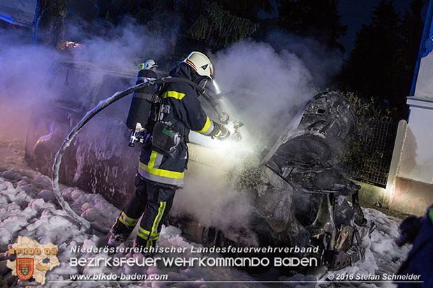 20160608 Kleintransporter in Vollbrand in Baden Weikersdorf Foto: © Stefan Schneider 20160608 Kleintransporter in Vollbrand in Baden Weikersdorf Foto: © Stefan Schneider