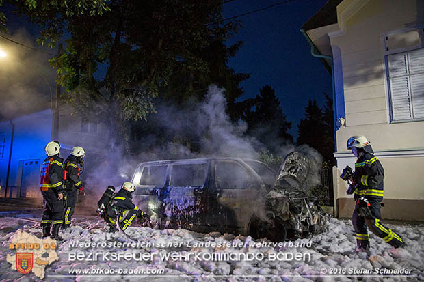 20160608 Kleintransporter in Vollbrand in Baden Weikersdorf Foto: © Stefan Schneider 20160608 Kleintransporter in Vollbrand in Baden Weikersdorf Foto: © Stefan Schneider