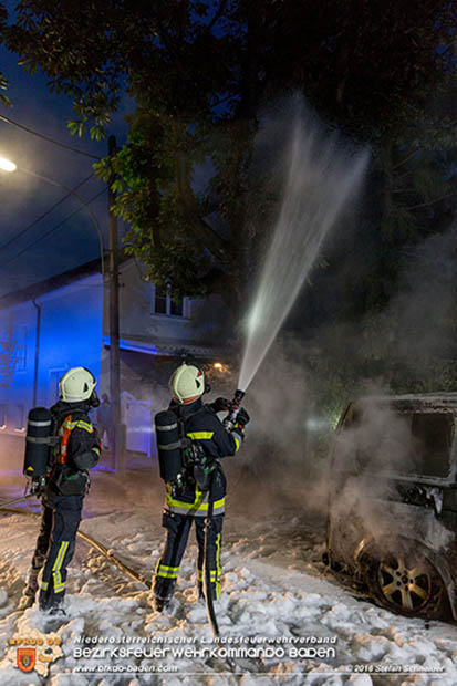 20160608 Kleintransporter in Vollbrand in Baden Weikersdorf Foto: © Stefan Schneider 20160608 Kleintransporter in Vollbrand in Baden Weikersdorf Foto: © Stefan Schneider