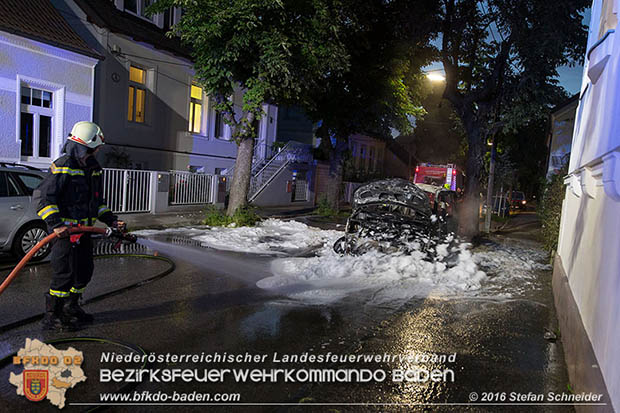 20160608 Kleintransporter in Vollbrand in Baden Weikersdorf Foto: © Stefan Schneider 20160608 Kleintransporter in Vollbrand in Baden Weikersdorf Foto: © Stefan Schneider