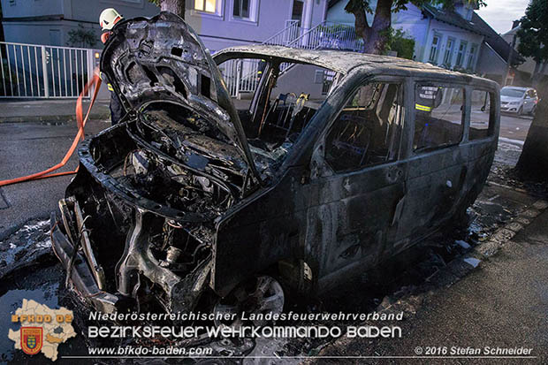 20160608 Kleintransporter in Vollbrand in Baden Weikersdorf Foto: © Stefan Schneider 20160608 Kleintransporter in Vollbrand in Baden Weikersdorf Foto: © Stefan Schneider
