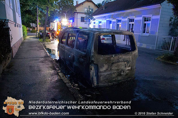 20160608 Kleintransporter in Vollbrand in Baden Weikersdorf Foto: © Stefan Schneider 20160608 Kleintransporter in Vollbrand in Baden Weikersdorf Foto: © Stefan Schneider