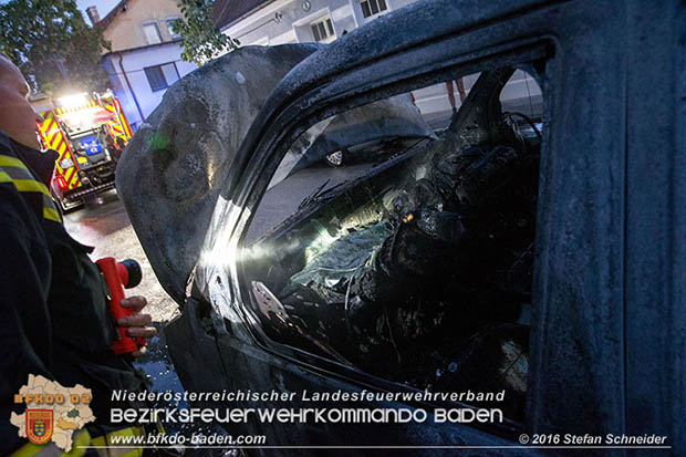 20160608 Kleintransporter in Vollbrand in Baden Weikersdorf Foto: © Stefan Schneider 20160608 Kleintransporter in Vollbrand in Baden Weikersdorf Foto: © Stefan Schneider