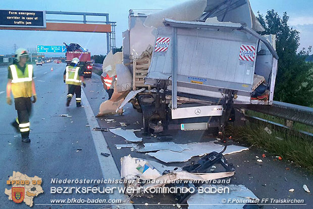 20160617 Lkw Auffahrunfall A2 Suedautobahn RFB Wien  Foto: Franz Poelleritzer FF Traiskirchen