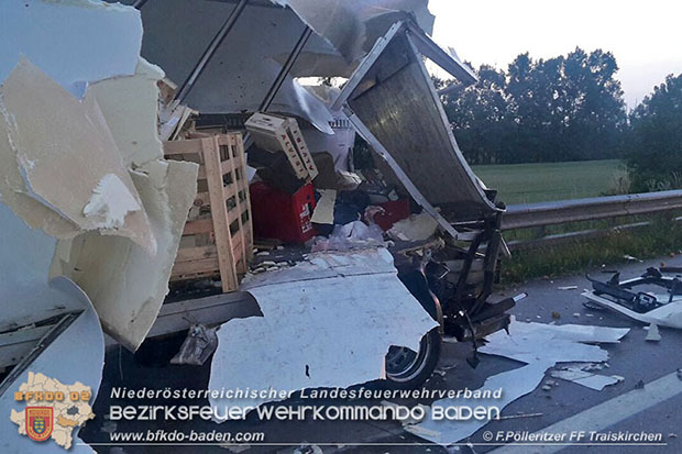 20160617 Lkw Auffahrunfall A2 Suedautobahn RFB Wien  Foto: Franz Poelleritzer FF Traiskirchen