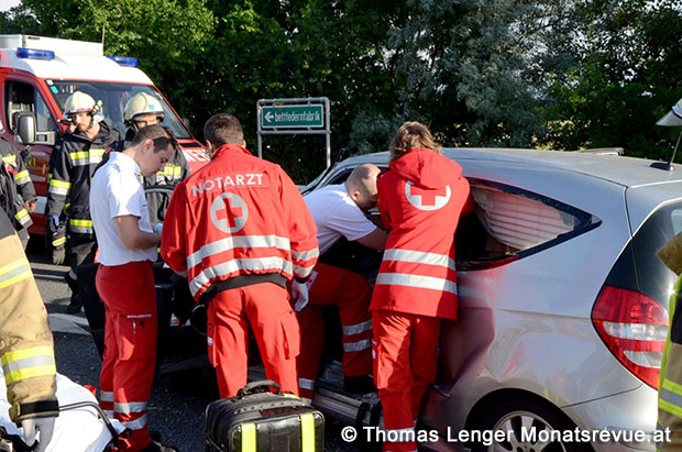 2016_06_17 Verkehrsunfall mit Menschenrettung LB210 Ebreichsdorf - Oberwaltersdorf  Foto: © Thomas Lenger Monatsrevue.at