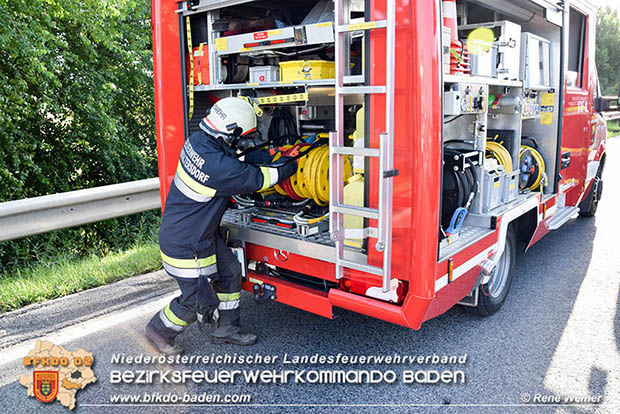 2016_06_17 Verkehrsunfall mit Menschenrettung LB210 Ebreichsdorf - Oberwaltersdorf  Foto: © Rene Weiner