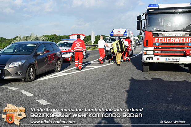 2016_06_17 Verkehrsunfall mit Menschenrettung LB210 Ebreichsdorf - Oberwaltersdorf  Foto: © Rene Weiner