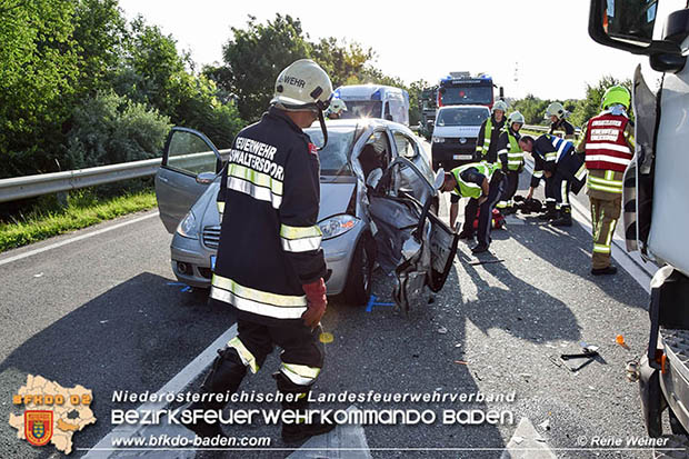 2016_06_17 Verkehrsunfall mit Menschenrettung LB210 Ebreichsdorf - Oberwaltersdorf  Foto: © Rene Weiner