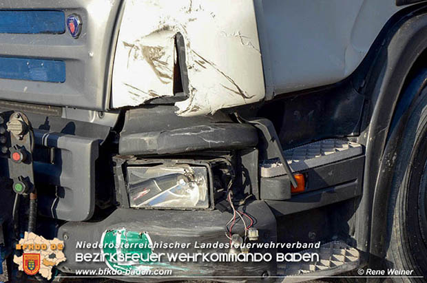 2016_06_17 Verkehrsunfall mit Menschenrettung LB210 Ebreichsdorf - Oberwaltersdorf  Foto: © Rene Weiner