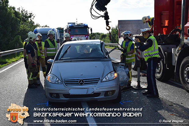 2016_06_17 Verkehrsunfall mit Menschenrettung LB210 Ebreichsdorf - Oberwaltersdorf  Foto: © Rene Weiner