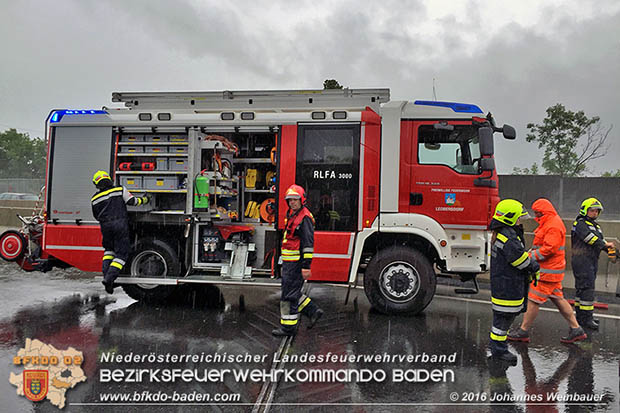 20160620 Verkehrsunfall auf der A2 Südautobahn RFB Süd vor Abfahrt Wöllersdorf  Foto: © Johannes Weinbauer