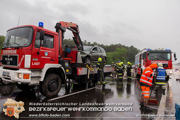 20160620 Verkehrsunfall auf der A2 Südautobahn RFB Süd vor Abfahrt Wöllersdorf  Foto: © Stefan Schneider