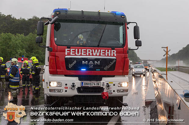 20160620 Verkehrsunfall auf der A2 Südautobahn RFB Süd vor Abfahrt Wöllersdorf  Foto: © Stefan Schneider