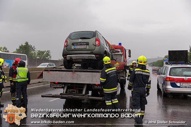 20160620 Verkehrsunfall auf der A2 Südautobahn RFB Süd vor Abfahrt Wöllersdorf  Foto: © Stefan Schneider
