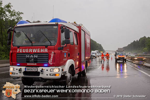 20160620 Verkehrsunfall auf der A2 Südautobahn RFB Süd vor Abfahrt Wöllersdorf  Foto: © Stefan Schneider