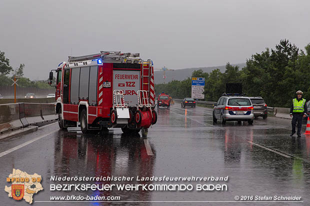 20160620 Verkehrsunfall auf der A2 Südautobahn RFB Süd vor Abfahrt Wöllersdorf  Foto: © Stefan Schneider