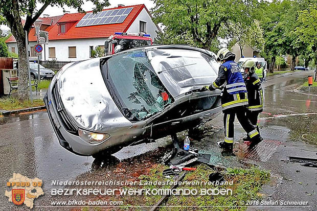 20160620 Verkehrsunfall im Stadtgebiet Bad Vöslau  Foto: © Stefan Schneider