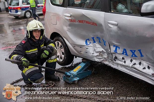 20160620 Verkehrsunfall im Stadtgebiet Bad Vöslau  Foto: © Stefan Schneider
