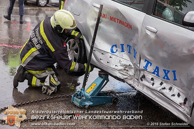 20160620 Verkehrsunfall im Stadtgebiet Bad Vöslau  Foto: © Stefan Schneider