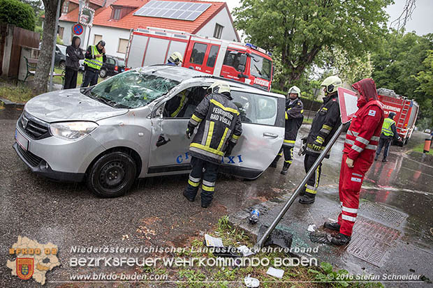 20160620 Verkehrsunfall im Stadtgebiet Bad Vöslau  Foto: © Stefan Schneider