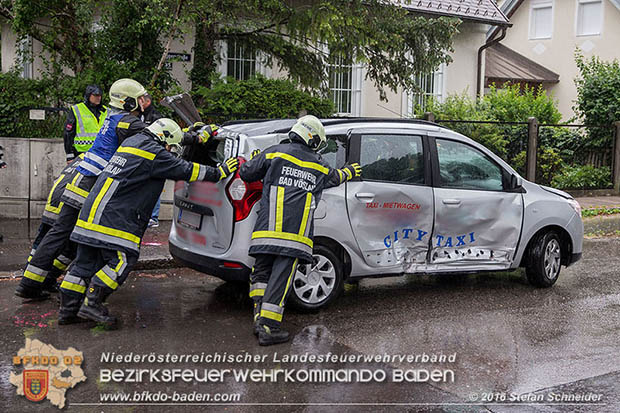 20160620 Verkehrsunfall im Stadtgebiet Bad Vöslau  Foto: © Stefan Schneider