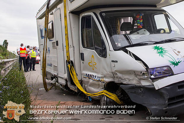 20160703 Wohnmobil verunfallt auf der A2 nach Reifenplatzer  Foto: © Stefan Schneider