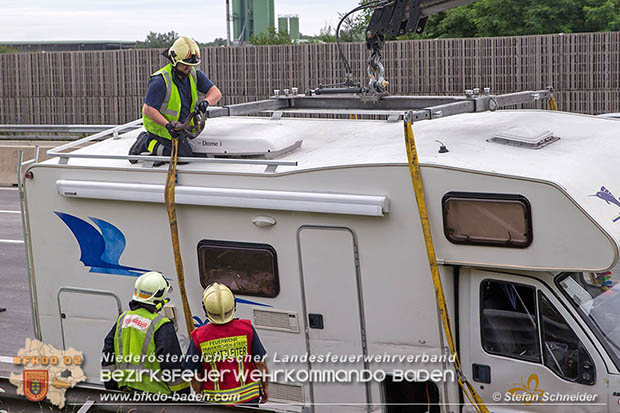 20160703 Wohnmobil verunfallt auf der A2 nach Reifenplatzer  Foto: © Stefan Schneider