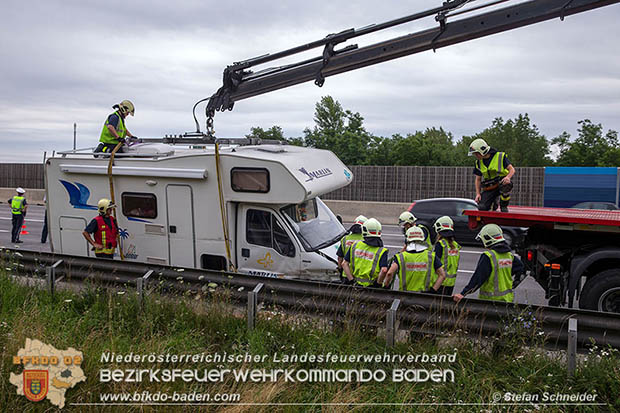 20160703 Wohnmobil verunfallt auf der A2 nach Reifenplatzer  Foto: © Stefan Schneider