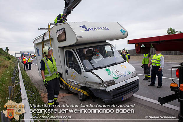 20160703 Wohnmobil verunfallt auf der A2 nach Reifenplatzer  Foto: © Stefan Schneider