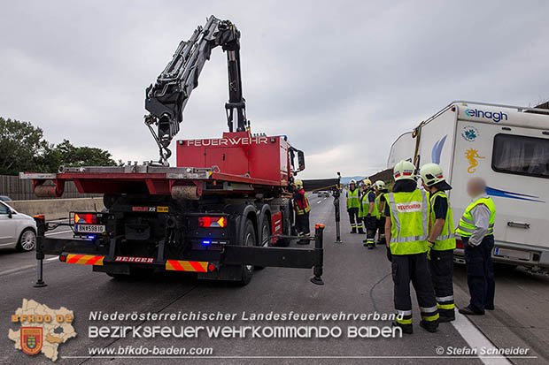 20160703 Wohnmobil verunfallt auf der A2 nach Reifenplatzer  Foto: © Stefan Schneider