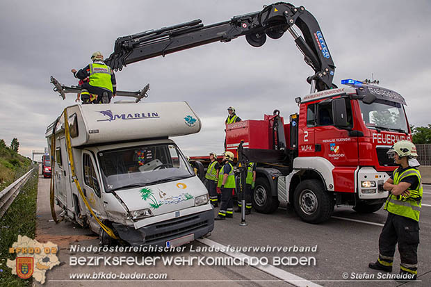 20160703 Wohnmobil verunfallt auf der A2 nach Reifenplatzer  Foto: © Stefan Schneider