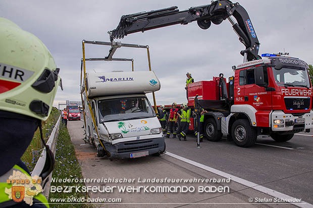 20160703 Wohnmobil verunfallt auf der A2 nach Reifenplatzer  Foto: © Stefan Schneider