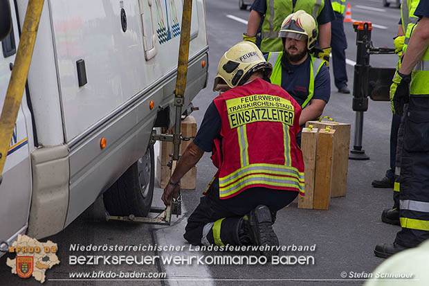 20160703 Wohnmobil verunfallt auf der A2 nach Reifenplatzer  Foto: © Stefan Schneider