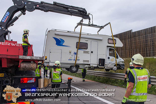 20160703 Wohnmobil verunfallt auf der A2 nach Reifenplatzer  Foto: © Stefan Schneider