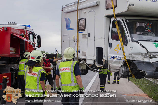 20160703 Wohnmobil verunfallt auf der A2 nach Reifenplatzer  Foto: © Stefan Schneider