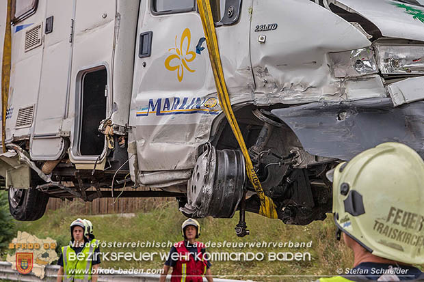 20160703 Wohnmobil verunfallt auf der A2 nach Reifenplatzer  Foto: © Stefan Schneider