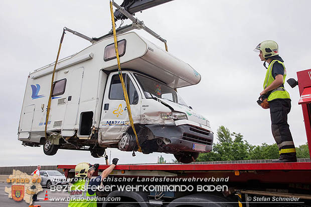 20160703 Wohnmobil verunfallt auf der A2 nach Reifenplatzer  Foto: © Stefan Schneider
