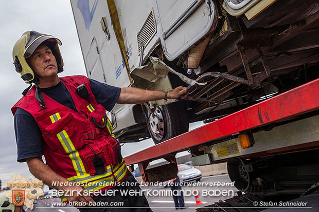 20160703 Wohnmobil verunfallt auf der A2 nach Reifenplatzer  Foto: © Stefan Schneider