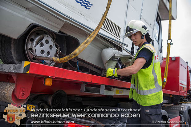 20160703 Wohnmobil verunfallt auf der A2 nach Reifenplatzer  Foto: © Stefan Schneider