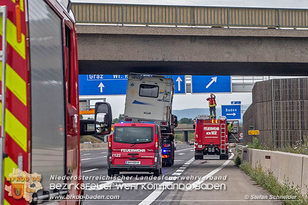 20160703 Wohnmobil verunfallt auf der A2 nach Reifenplatzer  Foto: © Stefan Schneider