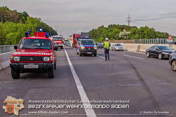 20160708 Verkehrsunfall A2 Südautobahn RFb Süd bei Wöllersdorf  Foto: © Stefan Schneider