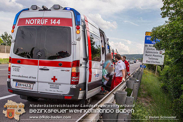 20160708 Verkehrsunfall A2 Südautobahn RFb Süd bei Wöllersdorf  Foto: © Stefan Schneider